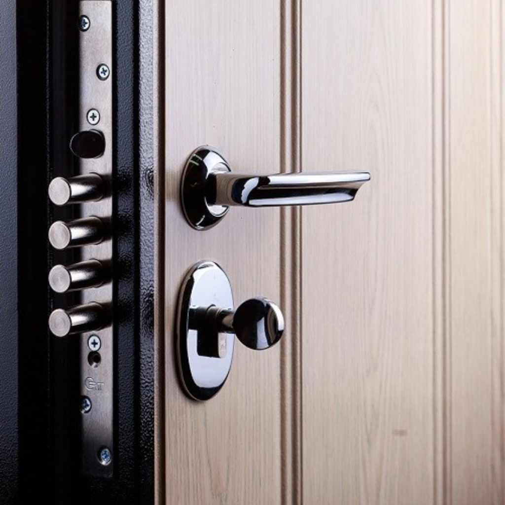 Замена установка ремонт и вскрытие замков в Екатеринбурге.jpg